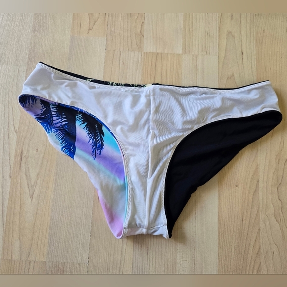 Victoria's Secret The Cheeky Hipster Bathing Suit Bottoms Size Medium - Picture 4 of 8